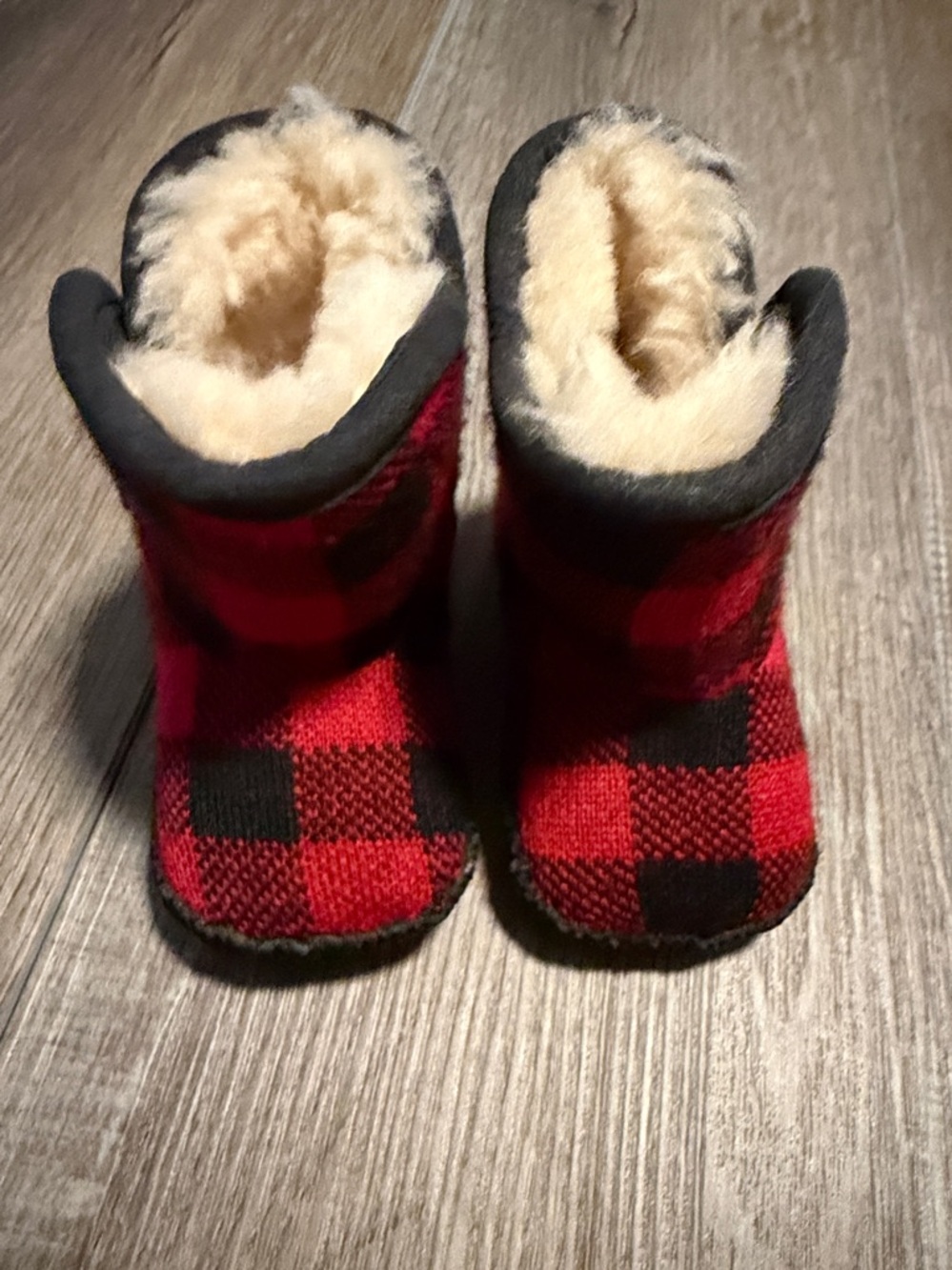 UGG Australia Purl Pine infant boots featuring a red and black buffalo plaid - Picture 5 of 6